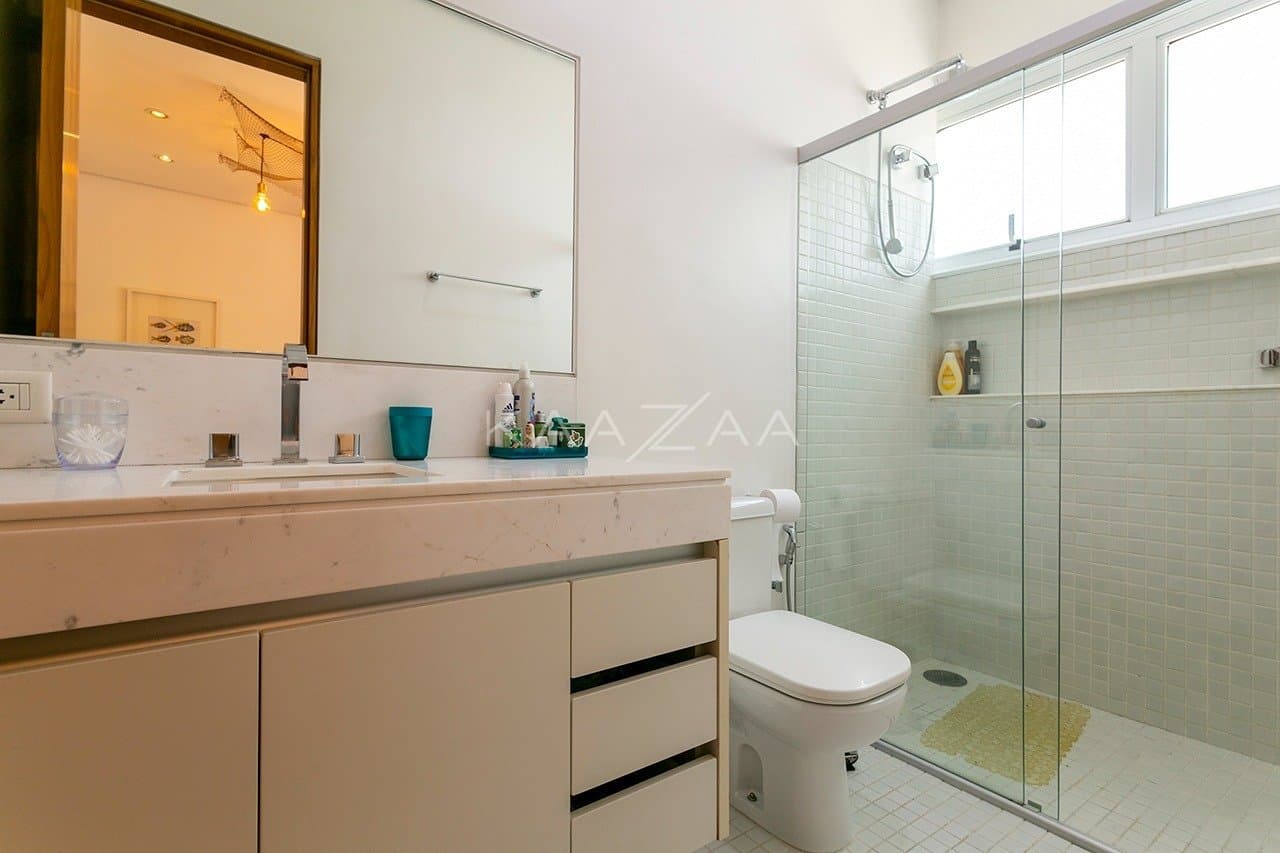 Casa com clima incrível, ótimo espaço de lazer e jardim ensolarado, no bairro Boaçava. - Foto 35